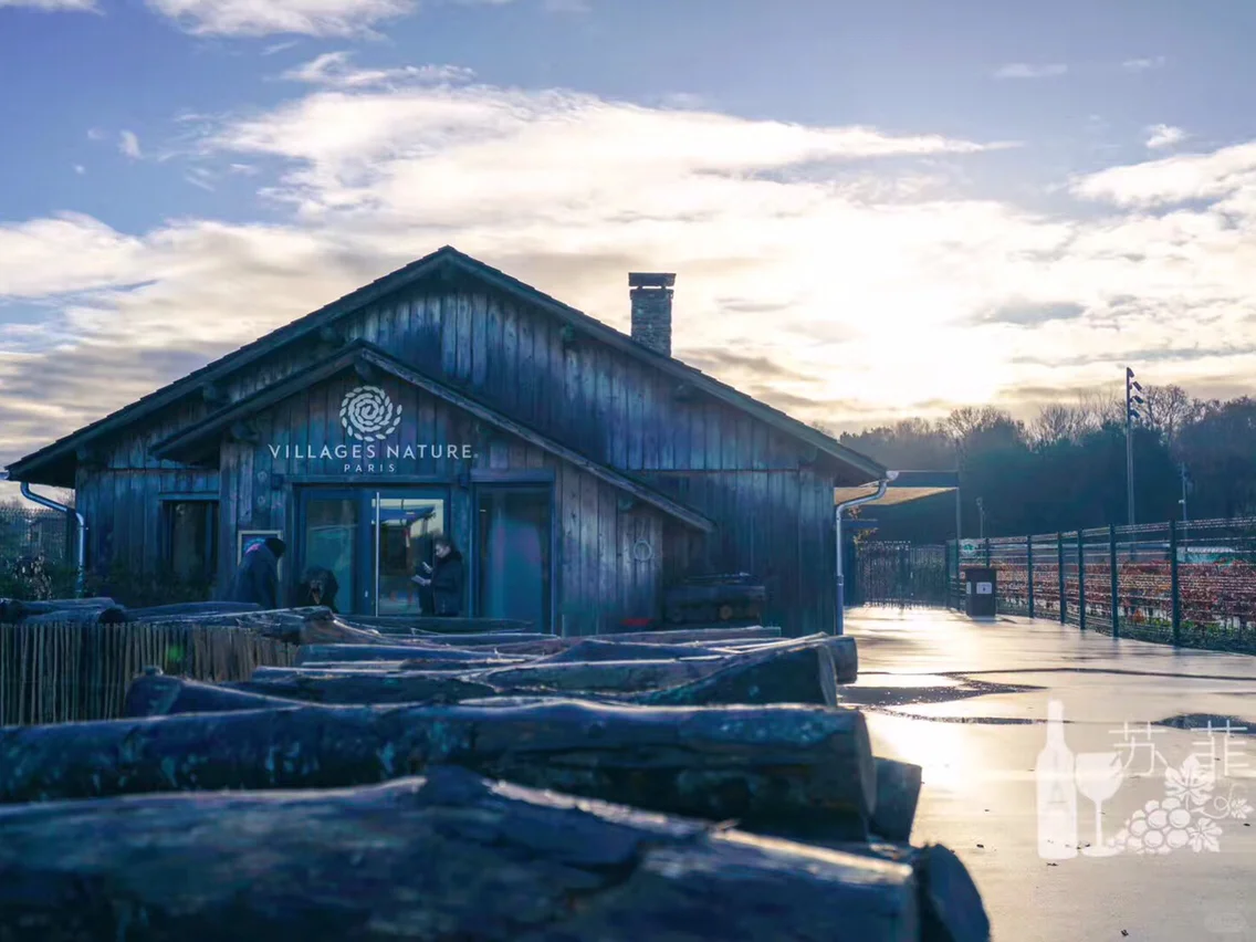 Top Paris Hotels for Families 🎀 Beyond Disneyland, Discover Hot Springs and Water Parks!