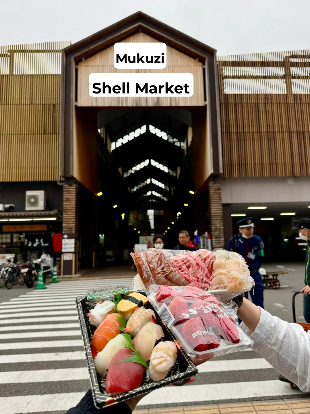 A Must-Visit! Osaka's Local Gem: The Awesome Tsukiji Market!