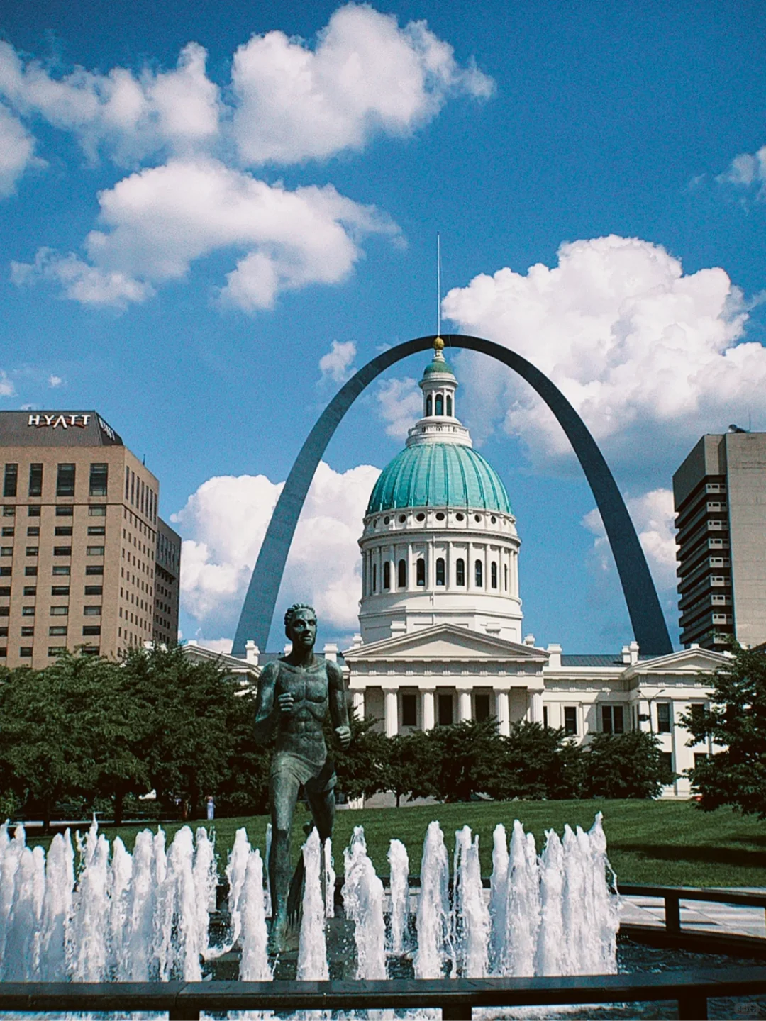 Secluded Streets Under the Blue Sky and Scorching Sun | St. Louis