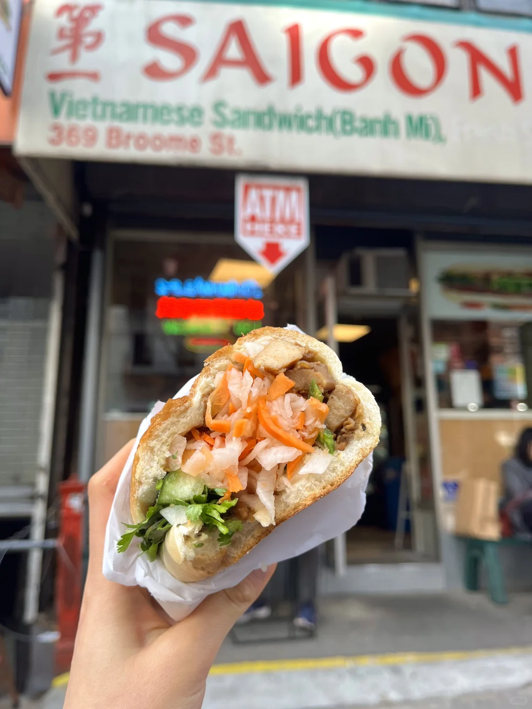 The Vietnamese Banh Mi in New York that claims to be "number one" is actually pretty delicious 🇻🇳