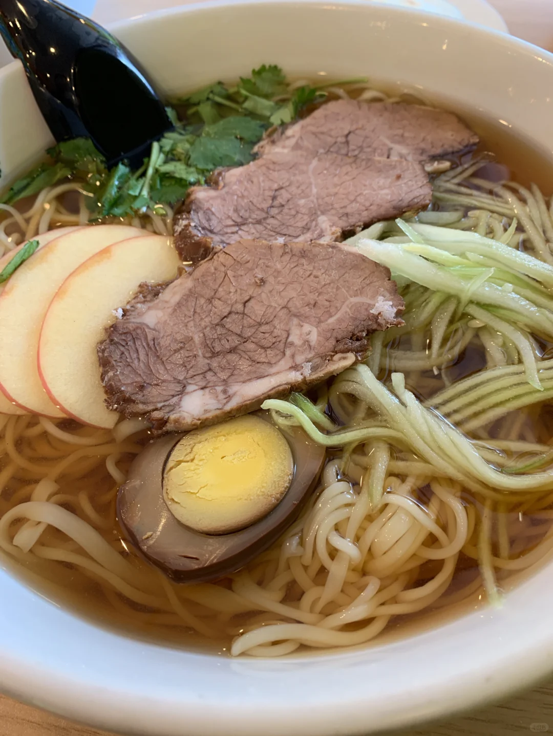 **Title:**  
San Diego Convoy Street Food Guide: Ramen, Japanese Cuisine, and Steamed Buns  

**Translation:**  
**タイトル:**  
サンディエゴ・コンボイ通りのグルメ紹介: ラーメン、日本料理、肉まん  

**Description:**  
サンディエゴのコンボイ通りで人気のラーメン店や日本食レストラン、肉まん専門店