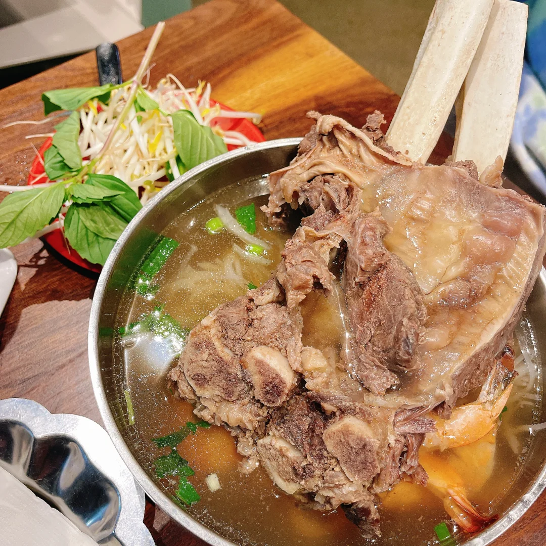 Seattle | SLU's Super Delicious Beef Bone Pho!
