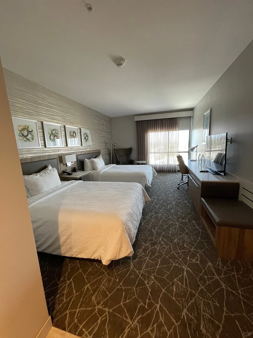 "Turns Out There Are Actually Affordable and Comfortable Hotels Near Disneyland California"