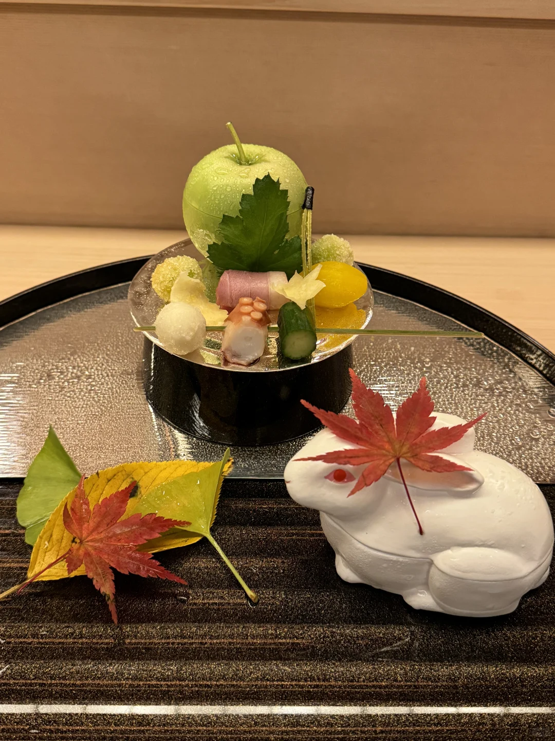 🇯🇵 Kyoto's Michelin-starred Kaiseki feast is already brimming with autumn vibes 🍂🍁
