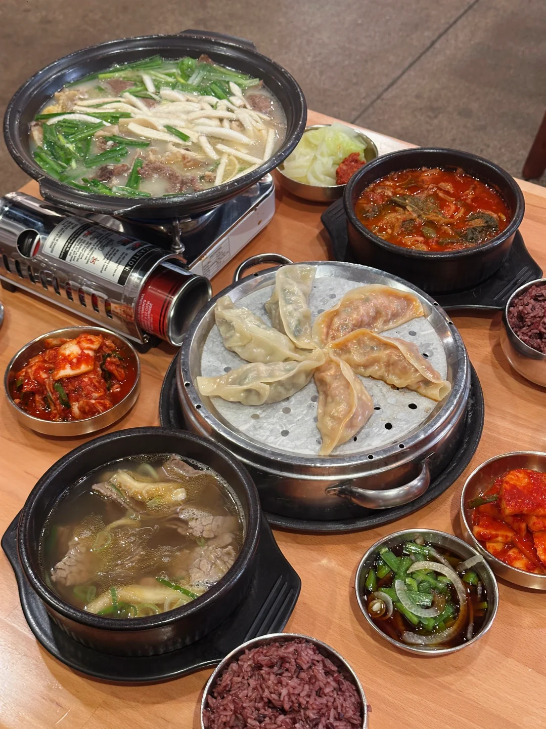 "Authentic Korean Eatery in Los Angeles 🇰🇷 Warm Up with Hearty Soups and Beef Dishes"