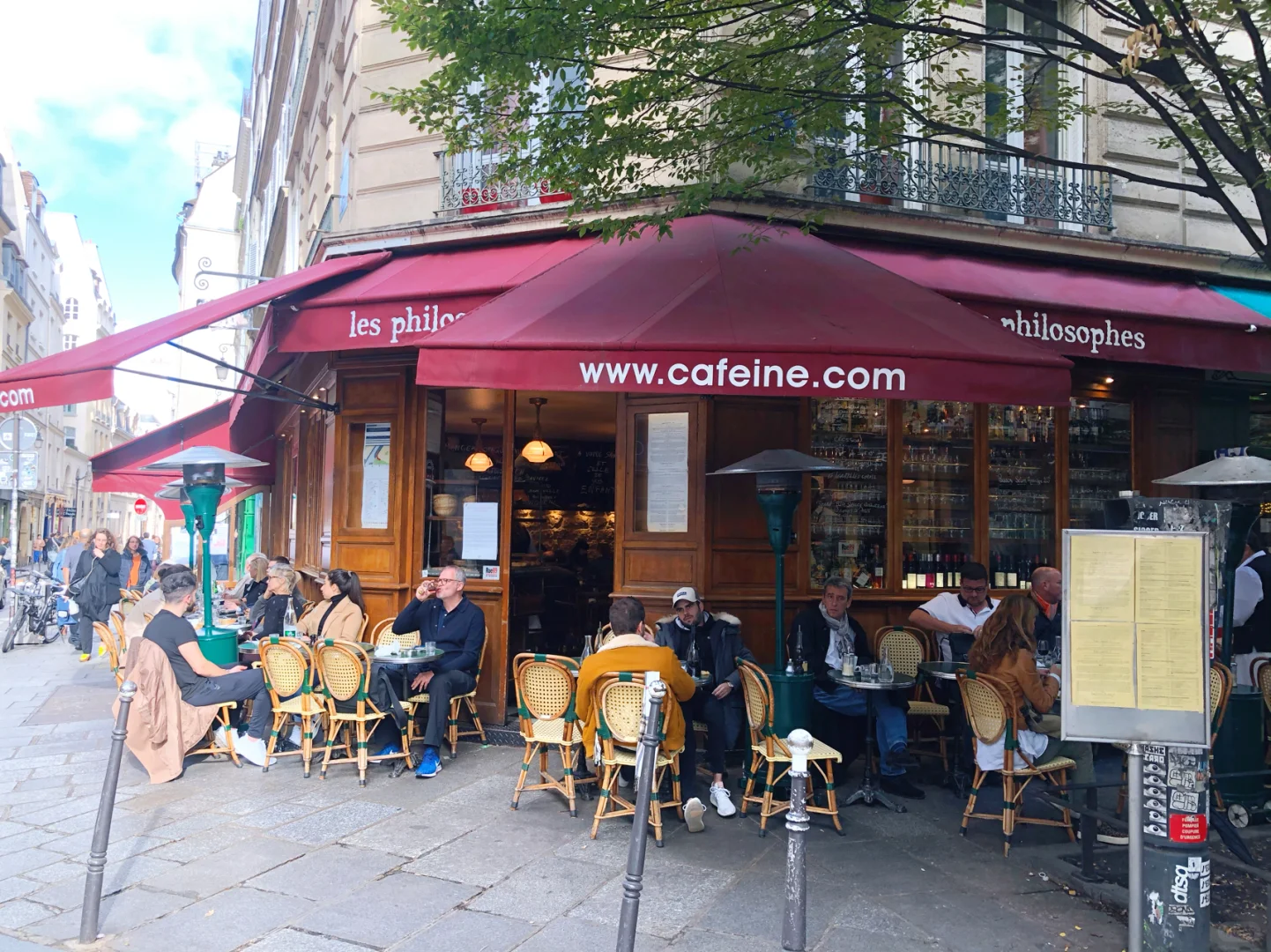 🇫🇷 Le Marais in Paris is a total foodie and shopping paradise!