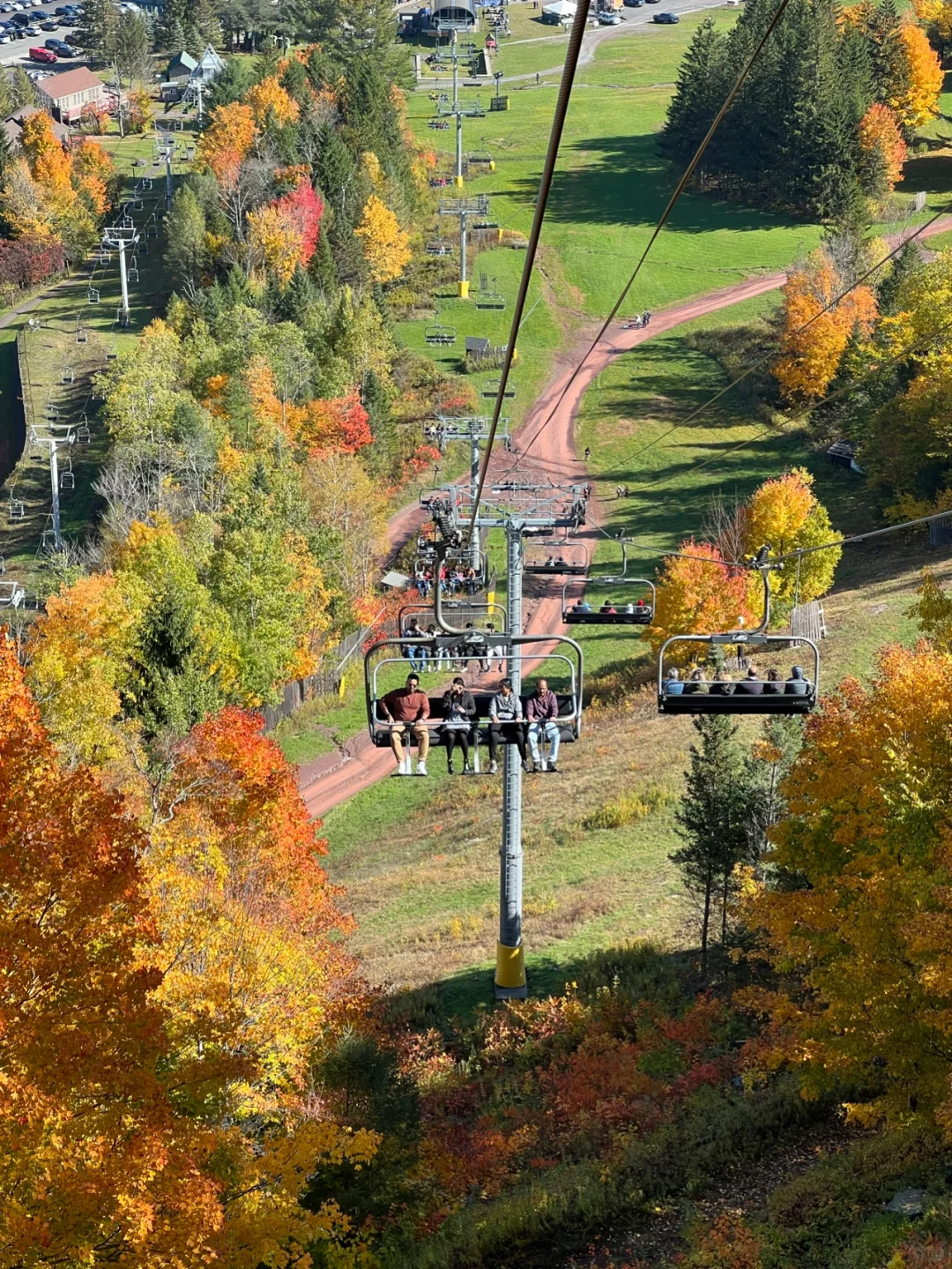 NYC folks, let's go check out Hunter Mountain's fall foliage 🍁