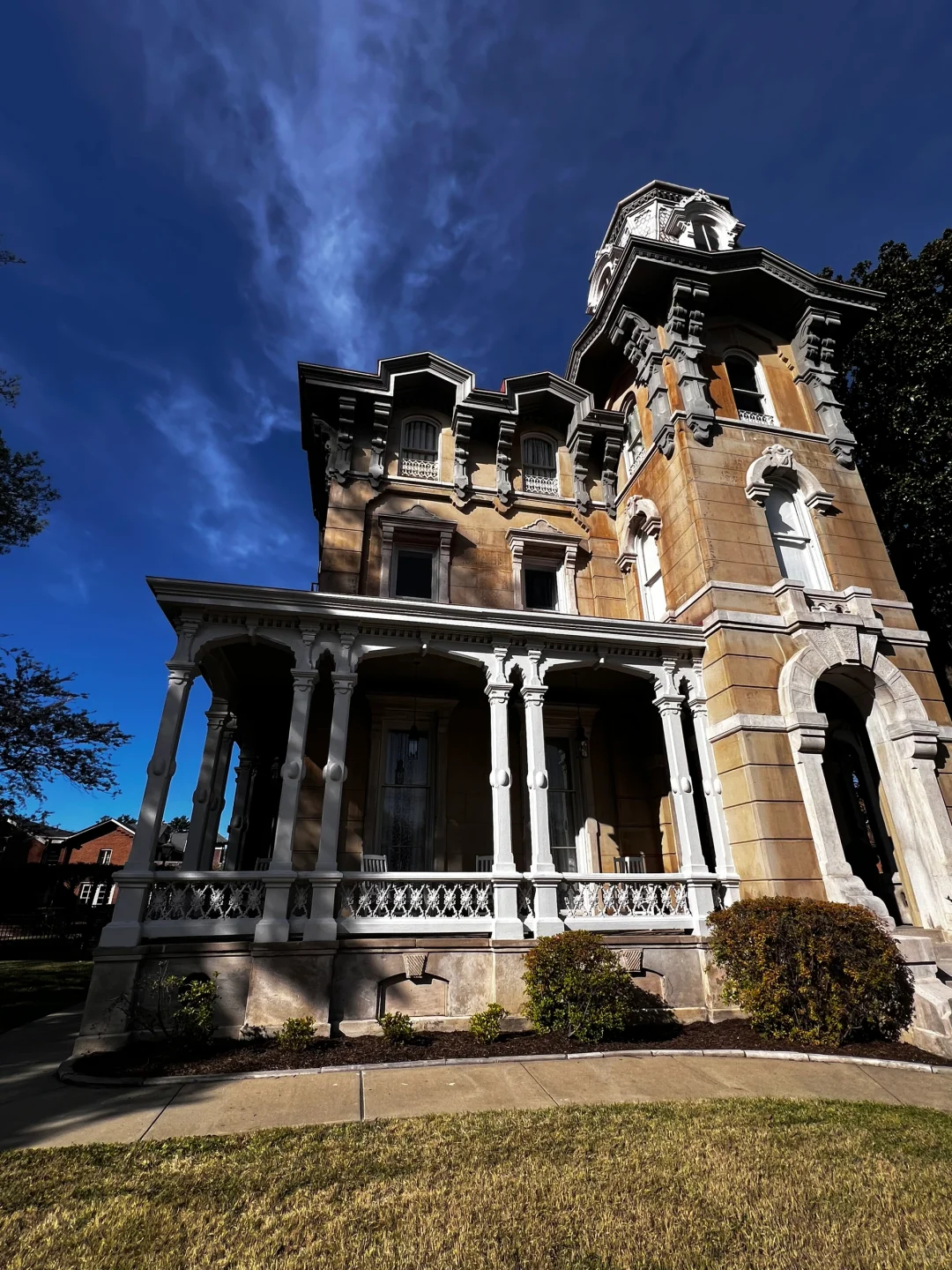 The Legend of a $1 Mansion: A Remarkable Tale of Memphis, USA