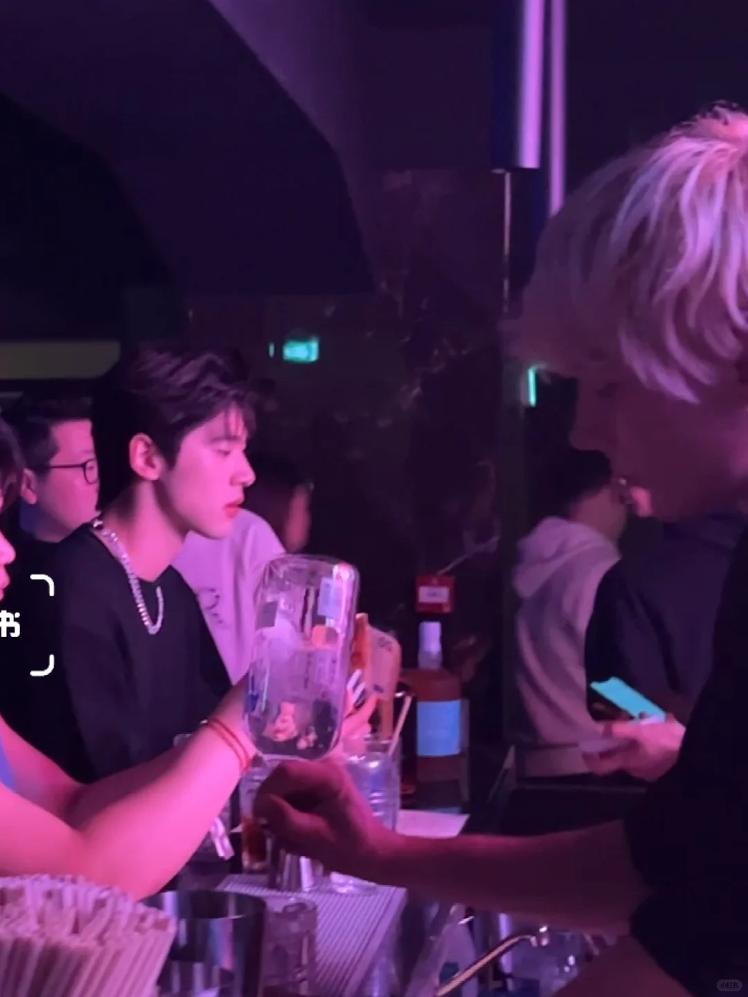 🇫🇷 Let's hit the club tonight!