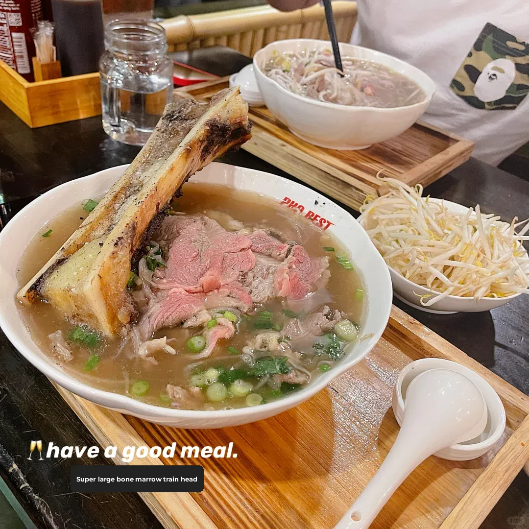 Incredibly Delicious Vietnamese Noodles 🍜 with Huge Beef Bones and Lobster 🦞