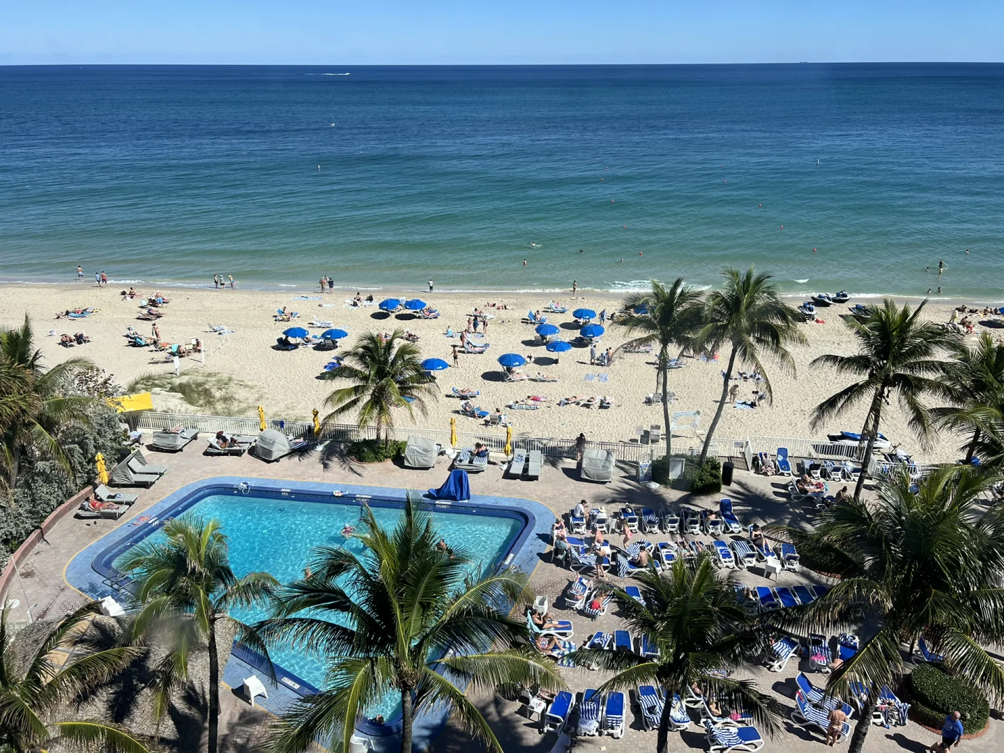 We're in Miami for a vacay! ⛱️🏖️